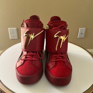 Giuseppe Zanotti sneakers pre-owned looks like new.